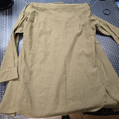 World War II-era U.S. Army enlisted men’s wool field shirt- 14½ x 33